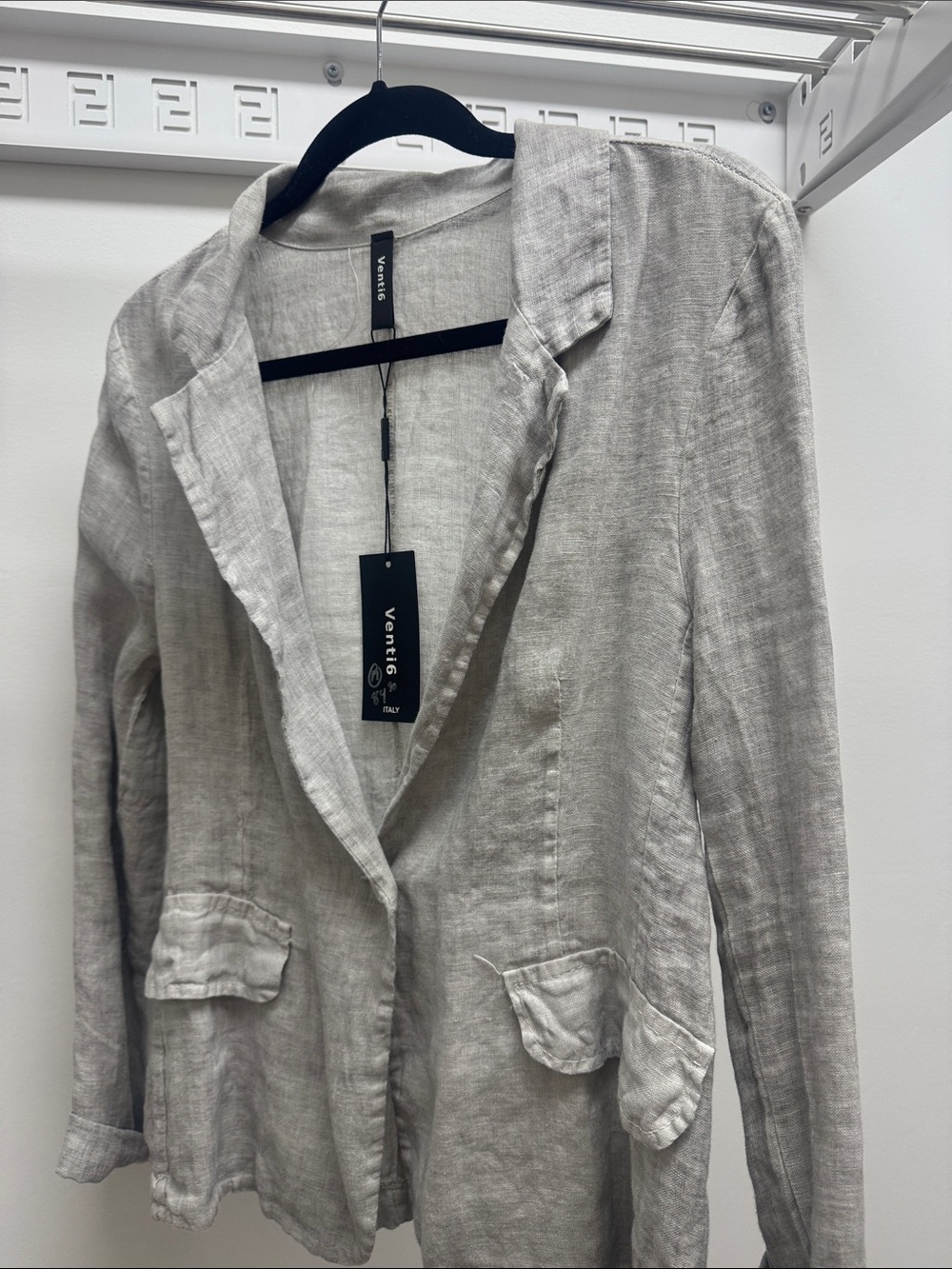 Women’s MEDIUM VENTI 6.. Vero Moda Light Gray Linen Blazer with  embellishments